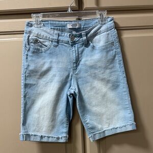 YMI Wanna Betta Butt Light Blue Denim Shorts SIZE 7/28